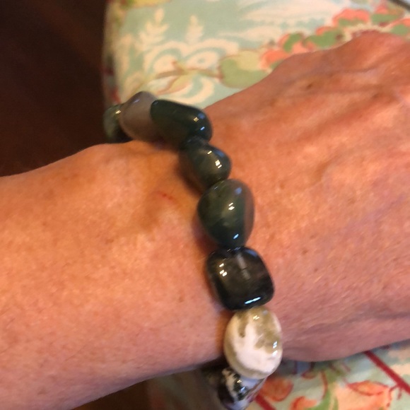 Beautiful stretch Moss Agate Crystal tumble bead - Picture 3 of 3